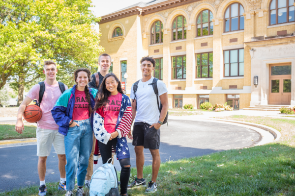 Grace College students outside campus bulding Mount Memorial.